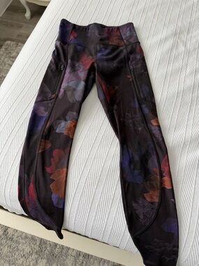 Athleta Women’s Rainier Printed Tight Leggings Size S Black Floral